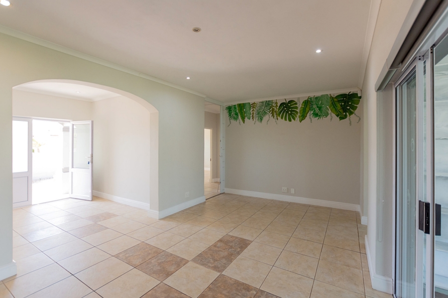 3 Bedroom Property for Sale in Country Club Western Cape